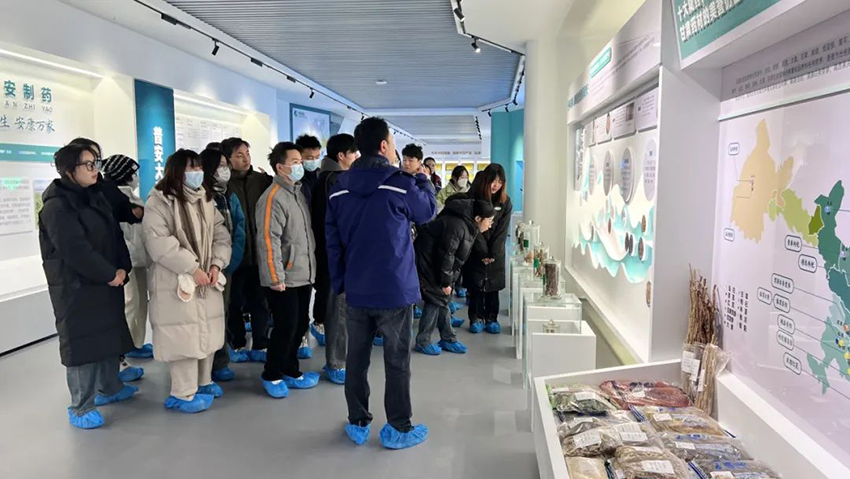 甘肃政法大学一行参观必一运动并召开交流讨论会