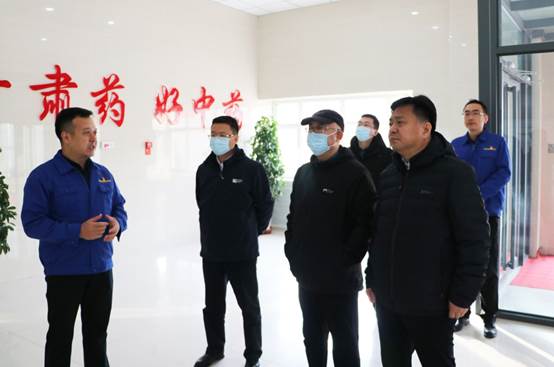 说明: 说明: C:UsersAdministratorDesktop技术中心必一运动
稿甘肃省科技厅副厅长李兴华李兴华副厅长调研20211215微信图片_20211215132012.jpg